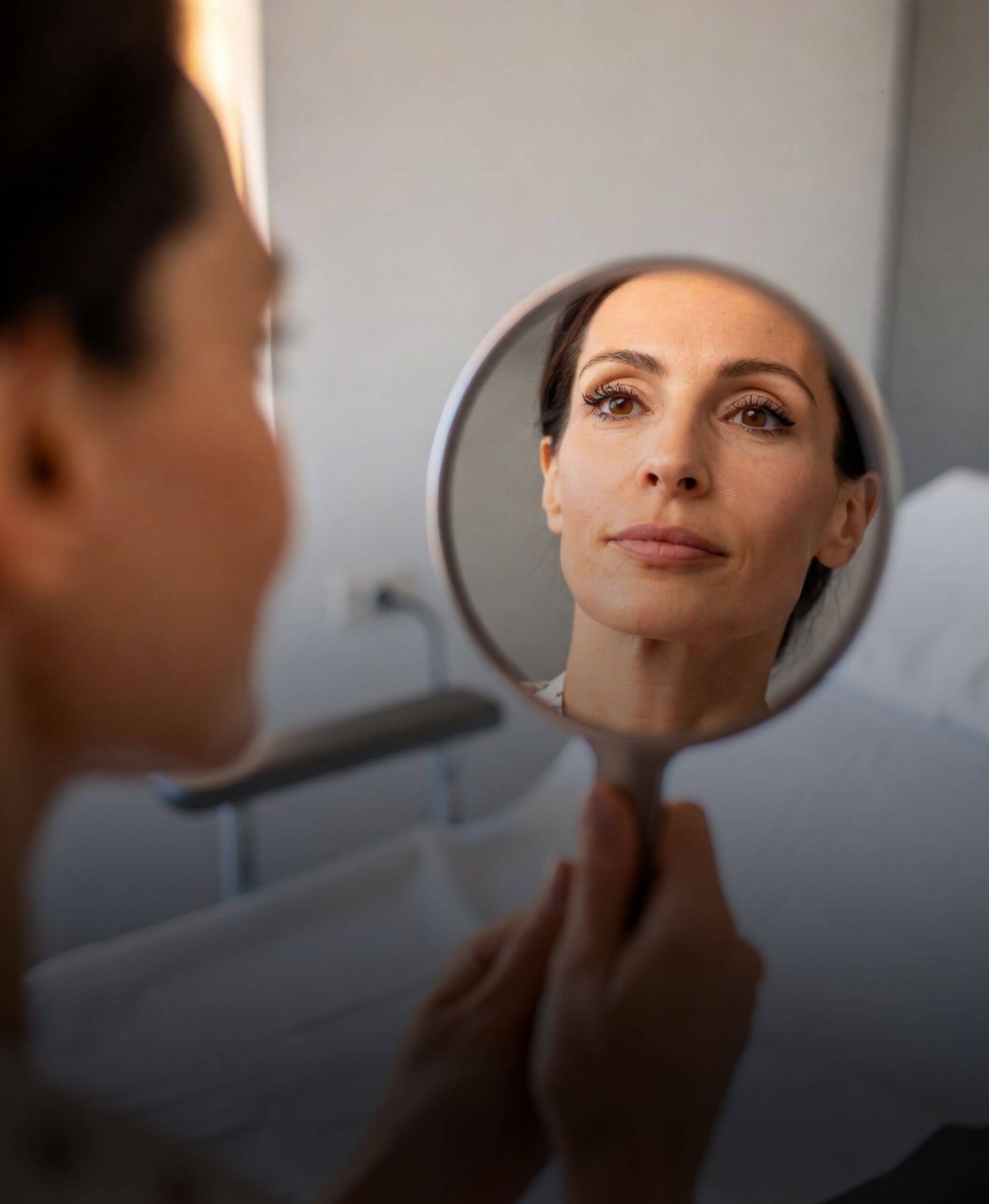 Blefaroplastia după 50 de ani: cum să redai prospețimea privirii tale prin chirurgie estetică naturală